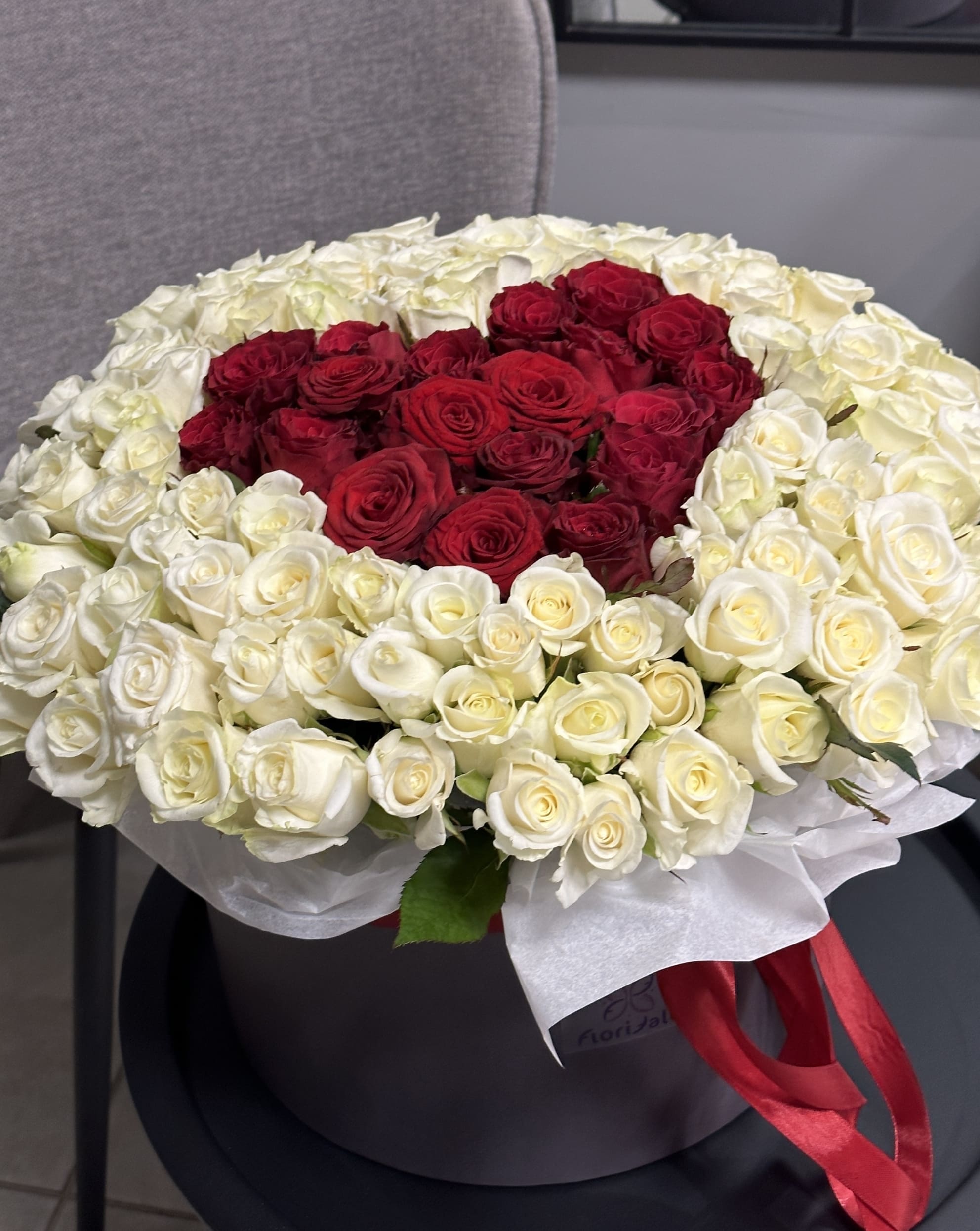 Композиция kompozitsiyavkorobkeloveis:pryamoyputykserdtsu